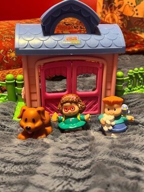 Little people playhouse set